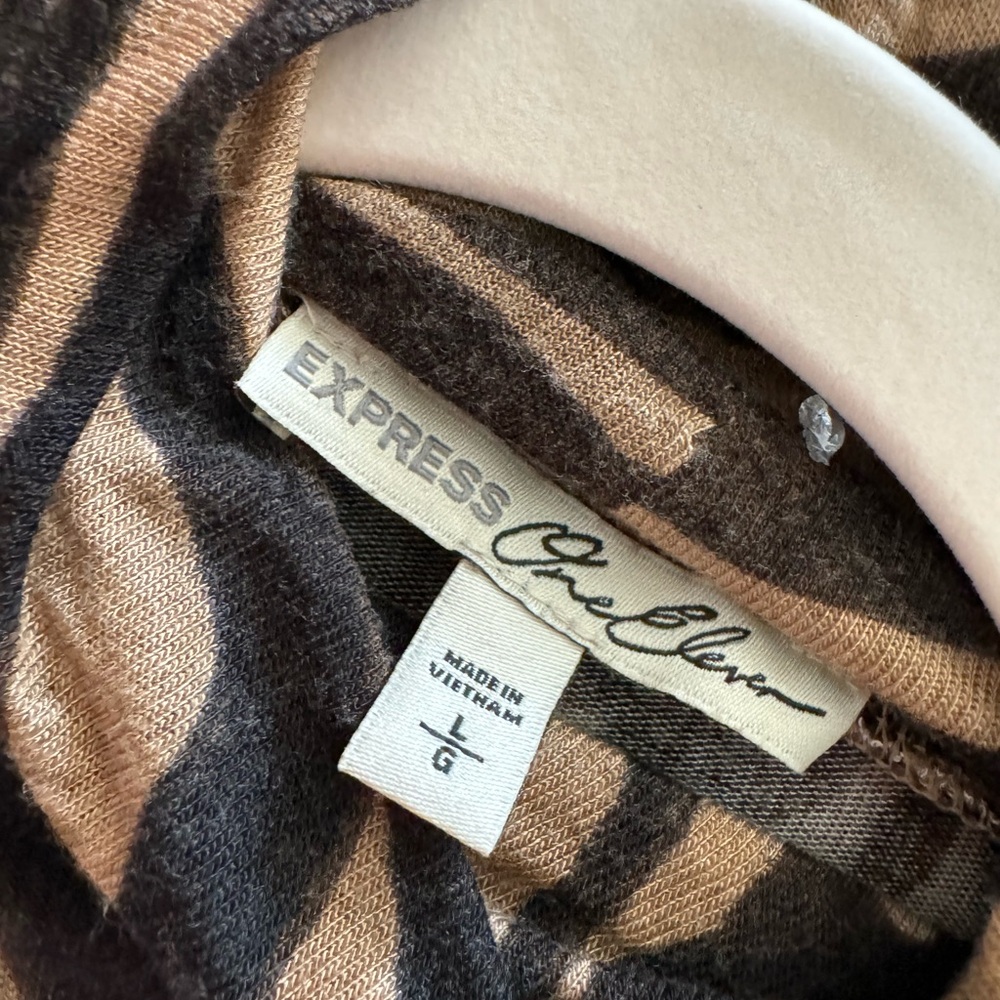 Express Limited Edition Turtle Neck - Picture 3 of 3